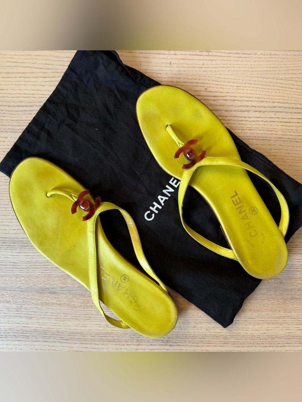 CHANEL lambskin chartreuse Leather Thong Sandals with CC Tortoiseshell